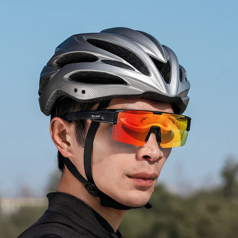 Photochromic Cycling Glasses